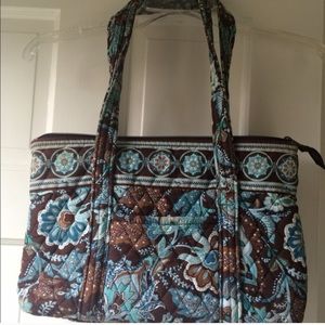 Bear Bradley purse. Zip top 6 pockets